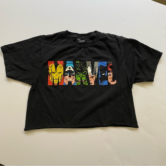 Marvel Tops - Marvel Heroes Vintage Cropped Black Tee size S